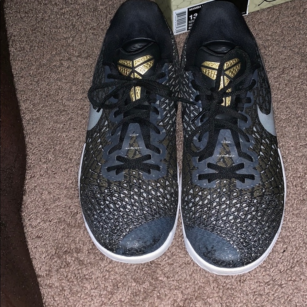 Kobe “mamba instinct” gold and black colorway